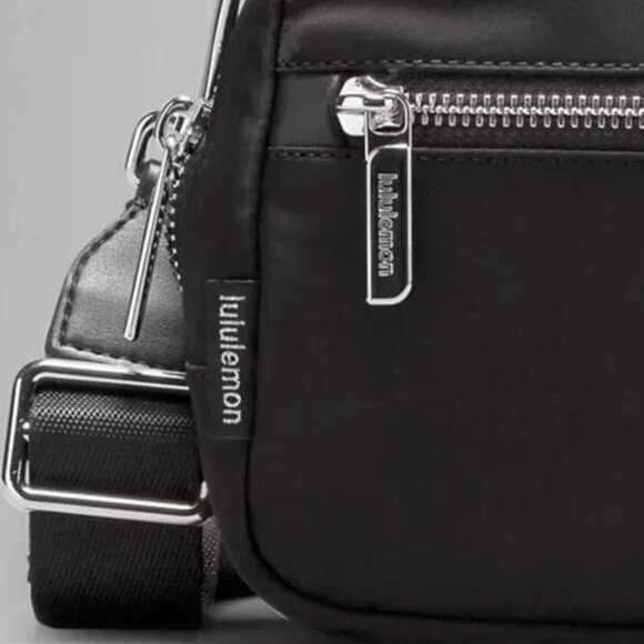 LuLulemon | Convertible Everywhere Crossbody Belt Bag - Picture 4 of 16